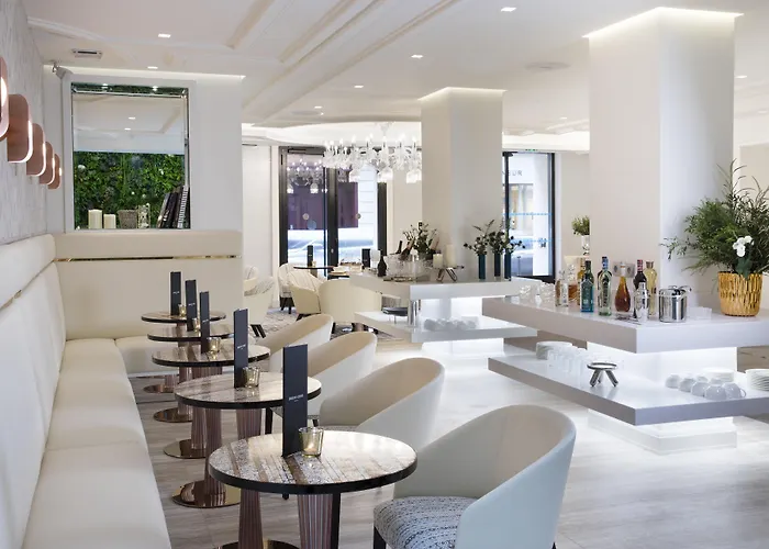 Hotel Dress Code Paris