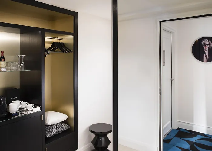 Hotel Dress Code Paris