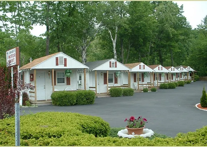 Seven Dwarfs Cabins - White Cabin Lake George