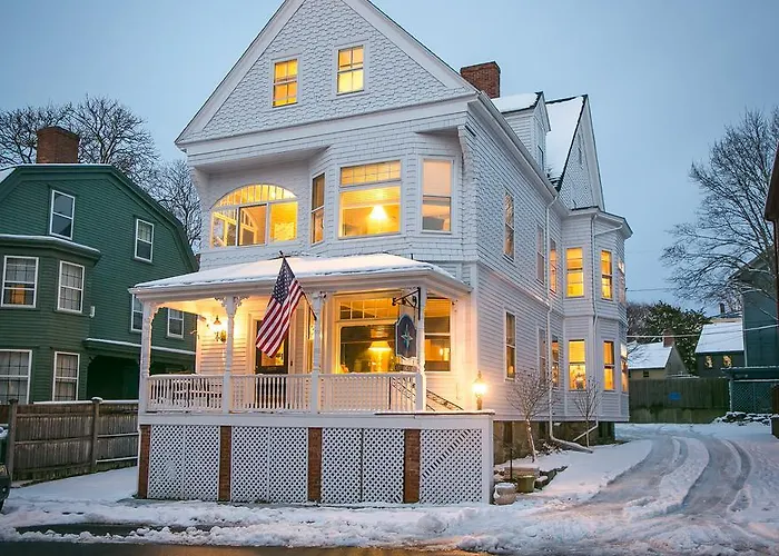 Chart House Inn Newport