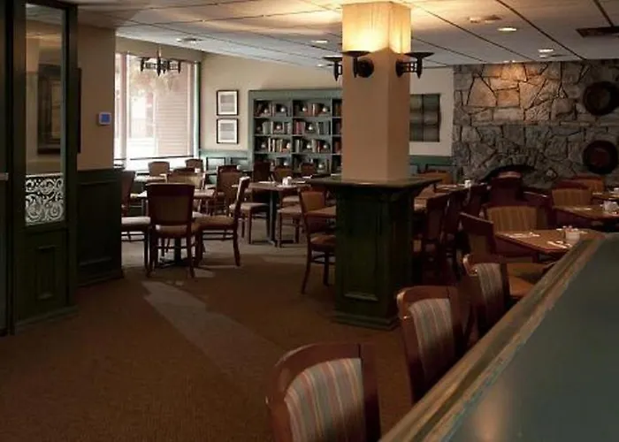 Capital Hill Hotel & Suites Ottawa