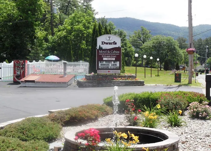 Seven Dwarfs Cabins - White Cabin Lake George